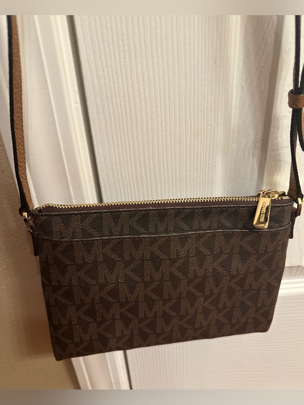 Michael Kors Crossbody Bag-Like New - Picture 8 of 12